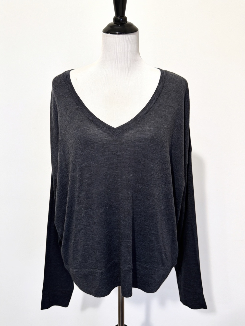 Vince Charcoal Gray Wool V-Neck Lightweight Sweater Top XL